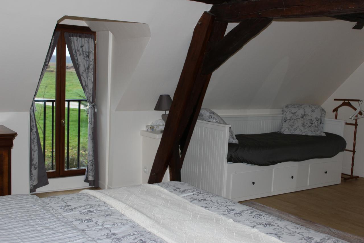 La chambre avec lit d'appoint de 160cm